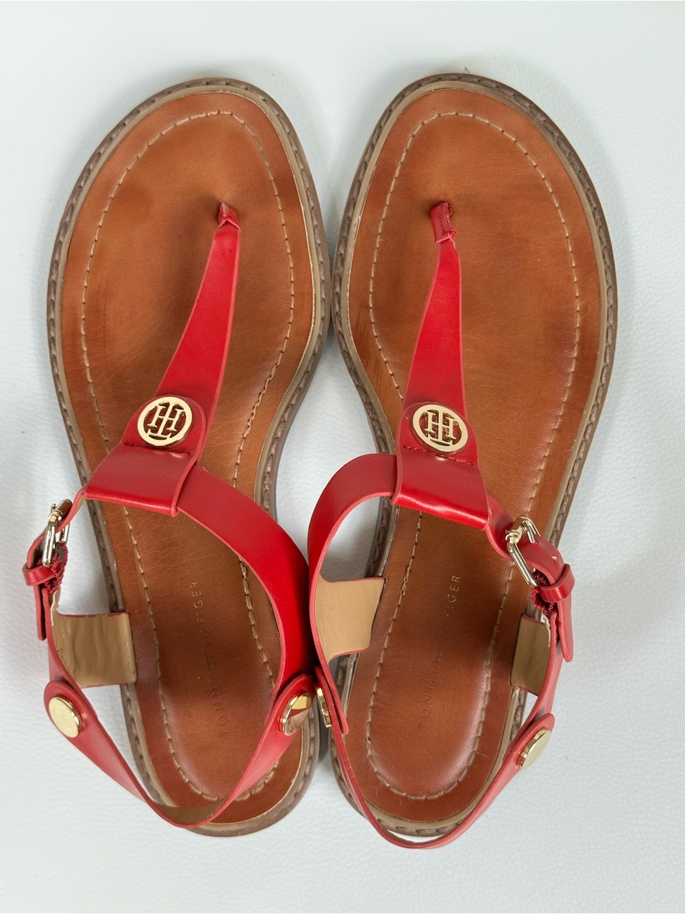 Tommy Hilfiger Thong T-Strap Open Toe Buckle Closure Red Sandal Women’s Size 7.5 - Picture 3 of 15